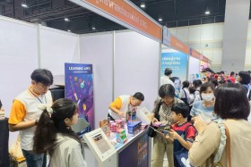 STKC ออกบูธจัดแสดงชิ้นงานชุด ตารางธาตุ ในรูปแบบ AR card สร้า ... Image 23